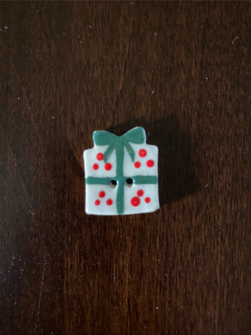 Mill Hill Holiday Present Button